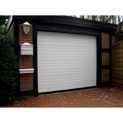 Секционные гаражные ворота с панелью полоса